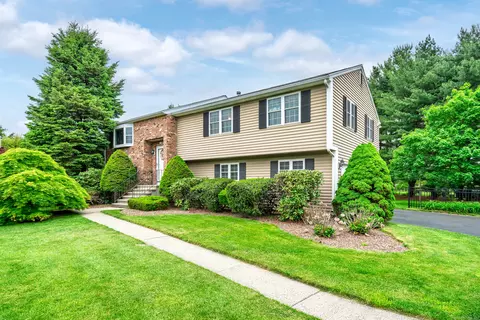 108 Cadbury Ln, South Windsor, CT 06074