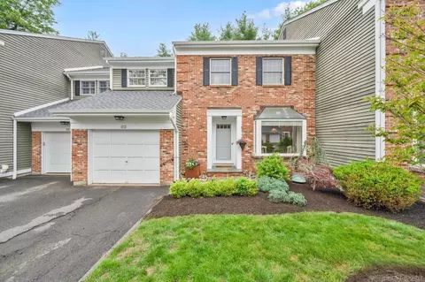 112 Tunxis Vlg #112, Farmington, CT 06032