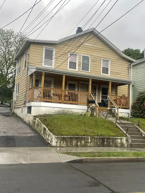 32 Spring St, Danbury, CT 06810
