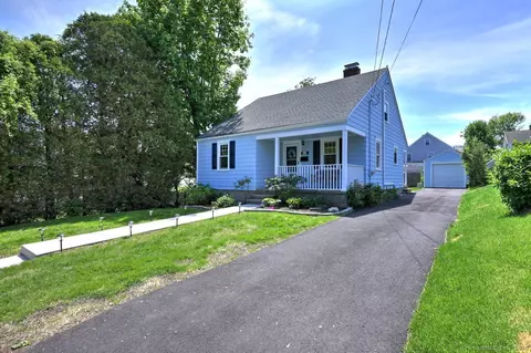 413 Wilcoxson Ave, Stratford, CT 06614