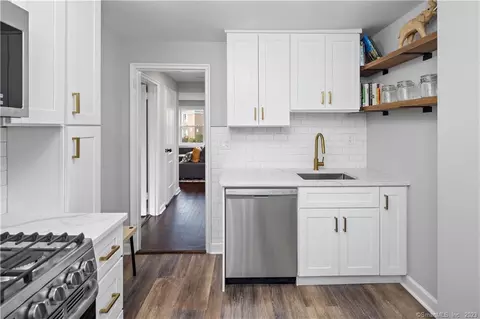 21 Standish Rd #10D1, Stamford, CT 06902