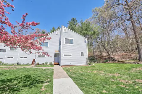 111 Wooster St #5A, Naugatuck, CT 06770