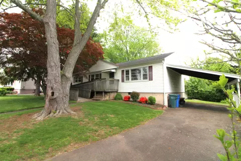 21 Lent Rd, Hamden, CT 06517