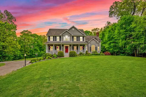 8 Owl Ridge Rd, Oxford, CT 06478