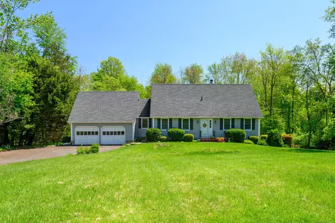 3 Red Barn Ln, Brookfield, CT 06804