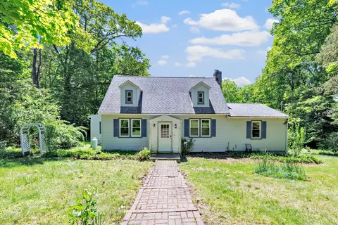 13 Hoyt Rd, Bethel, CT 06801