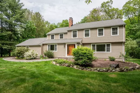 37 Rocklyn Dr, Simsbury, CT 06092