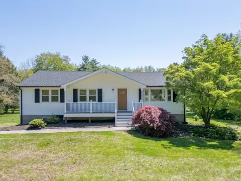 9 Punkin Dr, Ellington, CT 06029