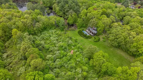 32 Beeholm Rd, Redding, CT 06896
