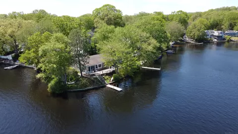 49 Shore Dr, Old Lyme, CT 06371