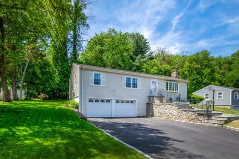 27 Lansing Ave, Trumbull, CT 06611