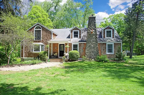113 Codfish Hill Rd, Bethel, CT 06801
