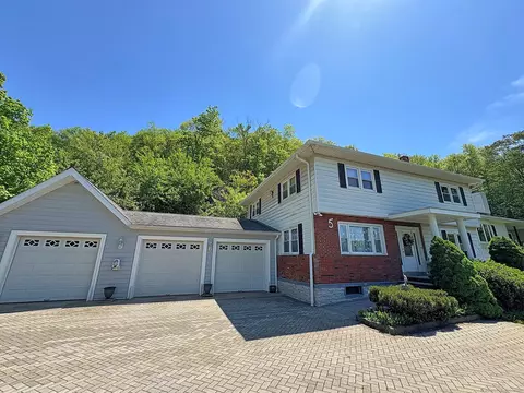 5 Yochers Ln, Derby, CT 06418