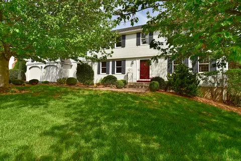101 Sunrise Ter, Wethersfield, CT 06109
