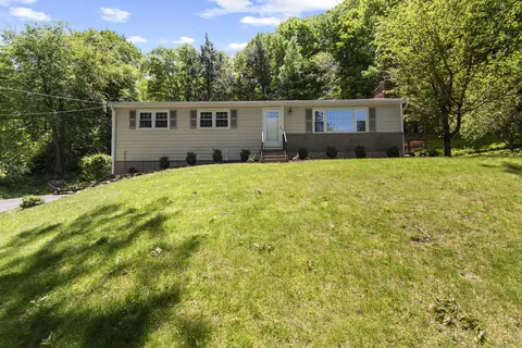 27 Scudder Rd, Newtown, CT 06470