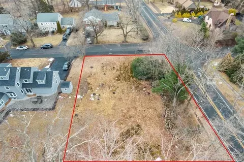 51 Brookhaven Rd, Hamden, CT 06517