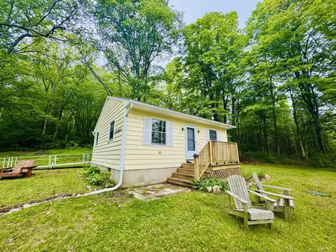 93 Pinch St, Hampton, CT 06247