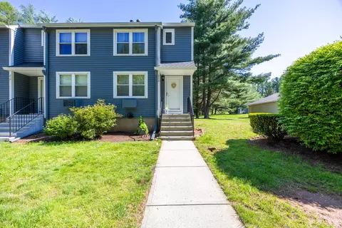 212 Greens Loop #212, Cheshire, CT 06410