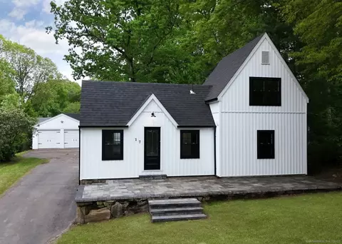 17 Hills Ave, East Hampton, CT 06424