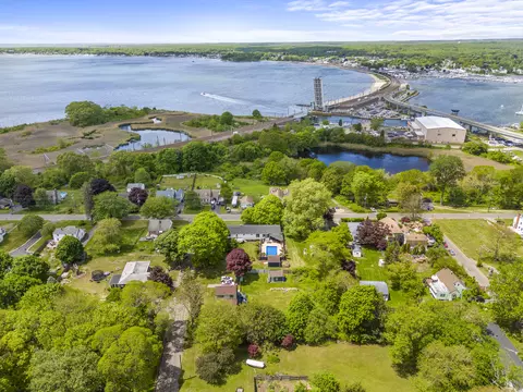 42 Millstone Rd W, Waterford, CT 06385