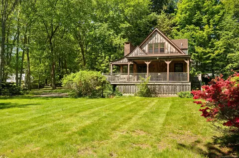 5 B Ln, Waterford, CT 06385
