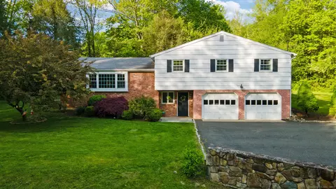 33 Saw Mill Rd, Newtown, CT 06470