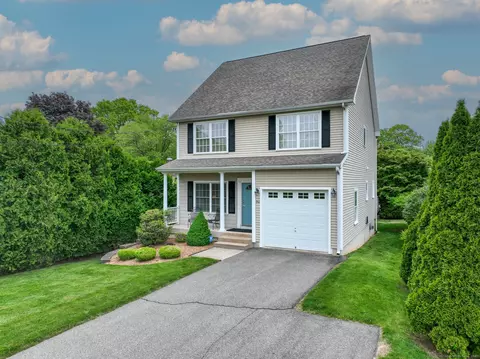 94 E Ridge Rd, Middletown, CT 06457