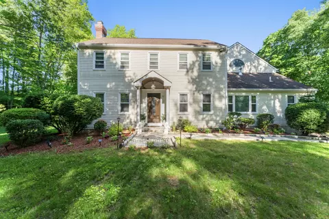 32 Echo Valley Rd, Newtown, CT 06470