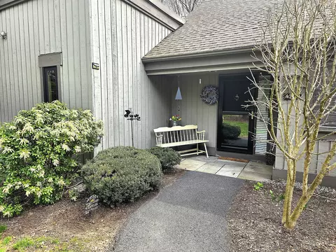 470 Heritage Vlg #A, Southbury, CT 06488