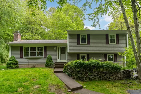 150 Honeycomb Ln, Milford, CT 06461