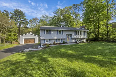 10 Glen Hollow Dr, Unionville, CT 06085