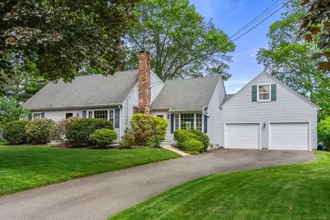 19 Edgewood St, Cromwell, CT 06416