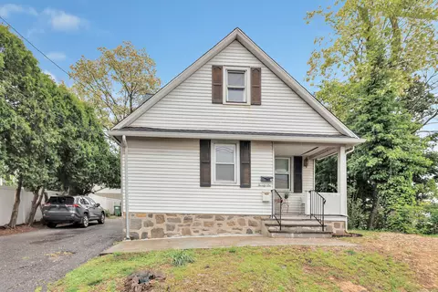 26 Longfellow Ave, Fairfield, CT 06825