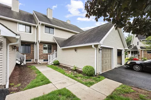271 Foxboro Dr #271, Newington, CT 06111