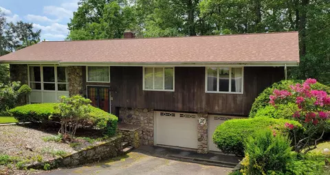 16 Bishop Dr, Manchester, CT 06042