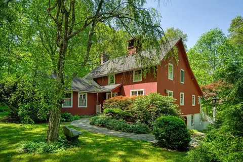 28 Earl St, Centerbrook, CT 06409