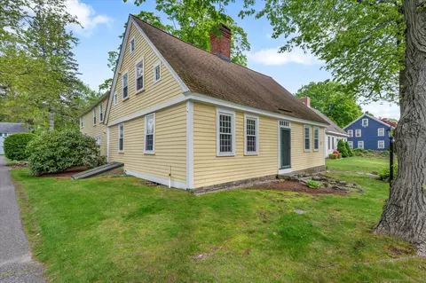 11 Liberty St, Clinton, CT 06413