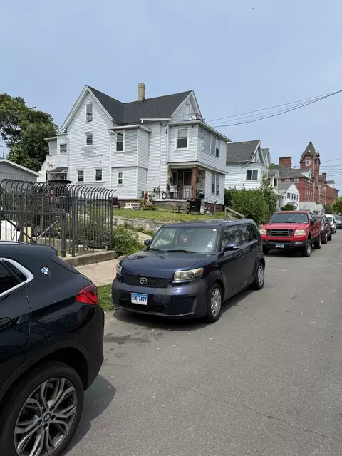 92 Alice St, Bridgeport, CT 06606