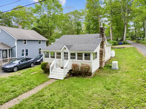 48 Lakeview Dr, Coventry, CT 06238