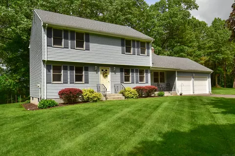 14 Ellsworth Ln, Ellington, CT 06029