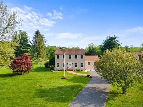 299 W Flat Hill Rd, Southbury, CT 06488