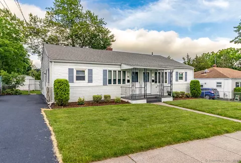 34 7th St, Newington, CT 06111