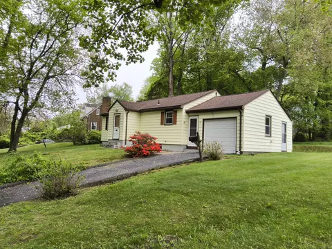 28 Entrance Rd, Milford, CT 06460