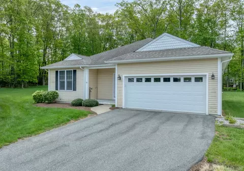 47 Whiting Farms Ln #47, Niantic, CT 06357
