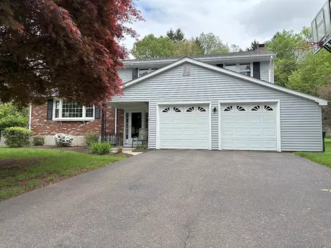 207 Pheasant Dr, Rocky Hill, CT 06067