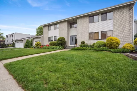 61 Riverside Ave #15, Stamford, CT 06905