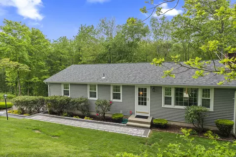 134 W Lake Ave, Guilford, CT 06437
