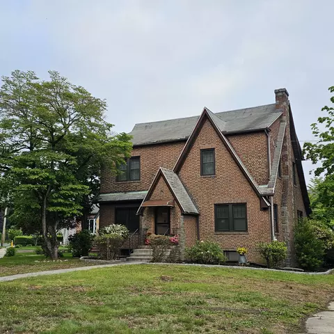 2010 Noble Ave, Bridgeport, CT 06610