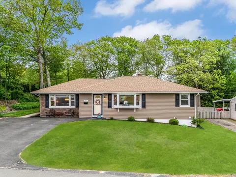 146 Beth Ln, Waterbury, CT 06705