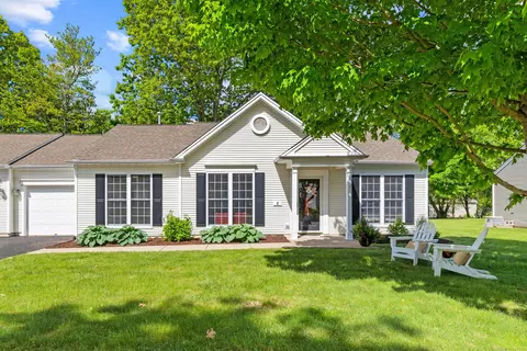 8 Cypress Way, Waterford, CT 06385